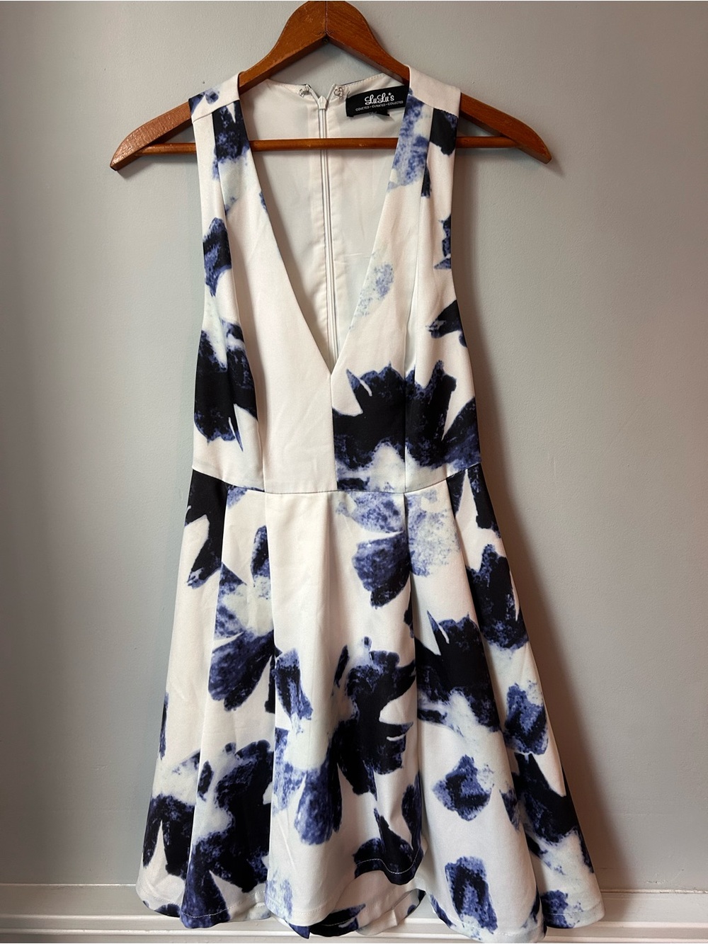 Lulus chic blue & white floral fit and flare dress size XS